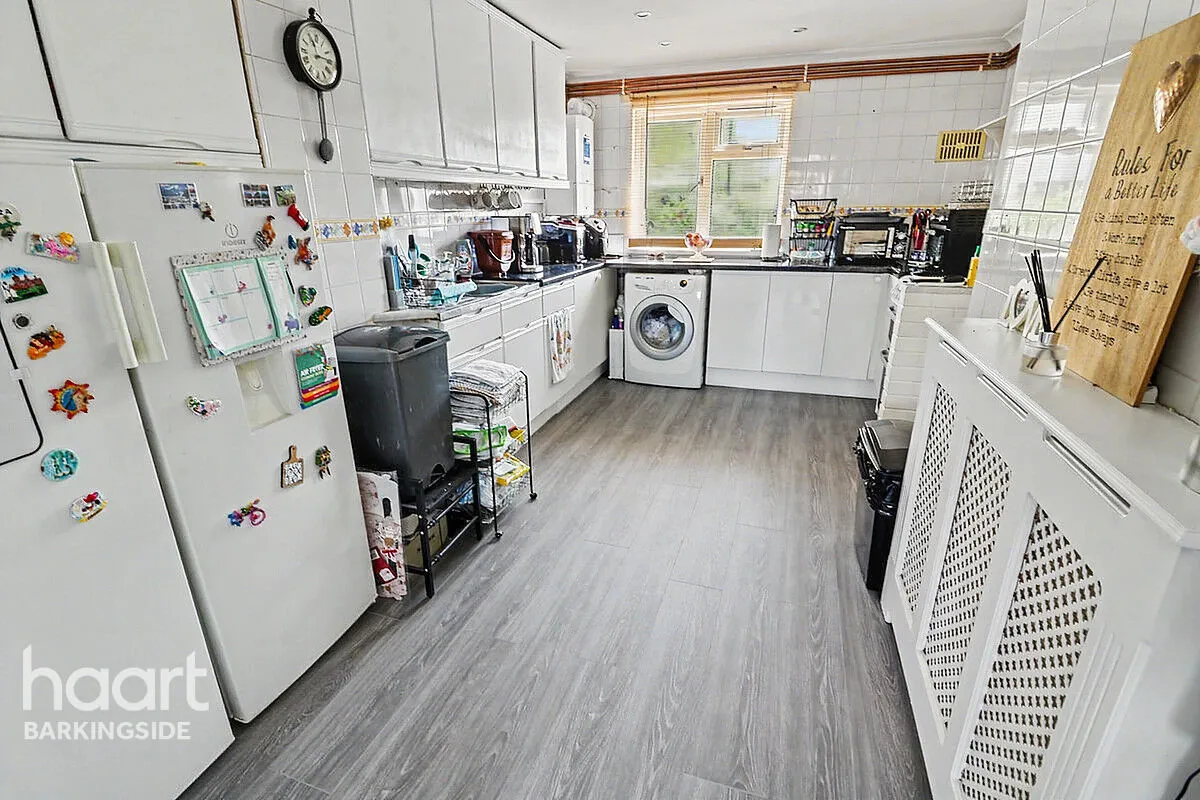 Limes Avenue, Chigwell, IG7, photo 5