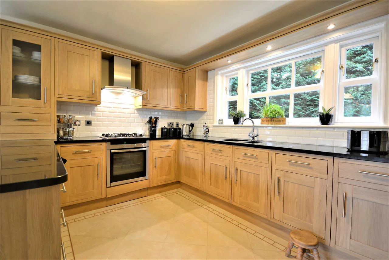 Coombehurst Close, Hadley Wood, EN4 0JU, photo 8