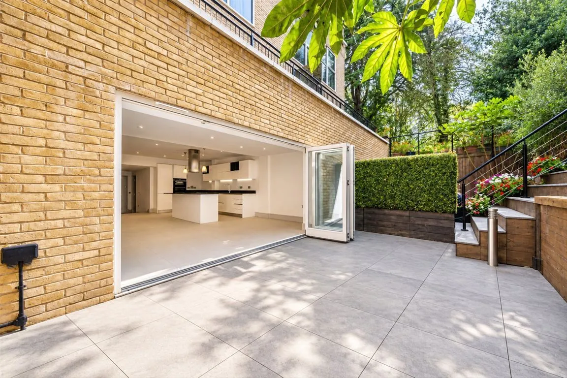 Ridgewood, Weybridge, KT13, photo 11