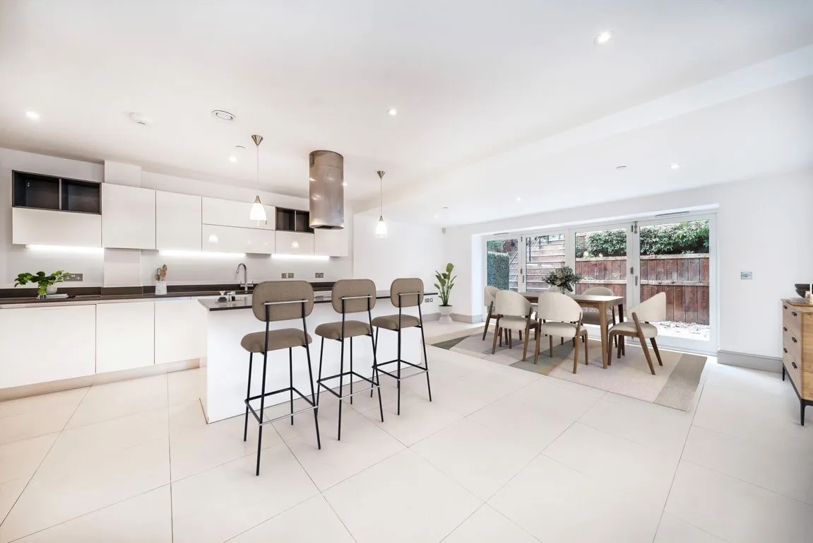 Ridgewood, Weybridge, KT13, photo 3