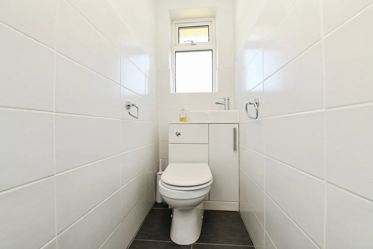 Johnstone Road, Thorpe Bay, Essex, SS1, photo 12