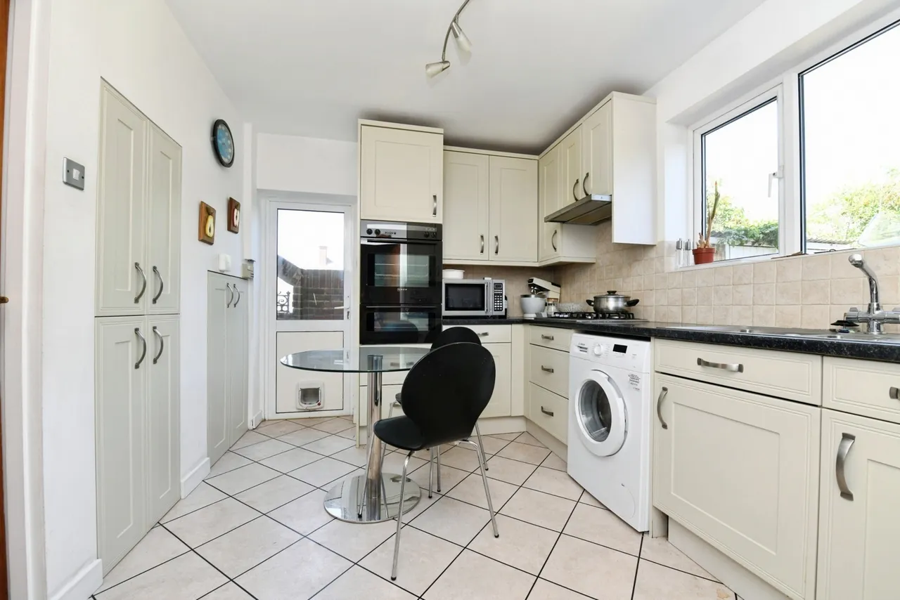 Johnstone Road, Thorpe Bay, Essex, SS1, photo 13