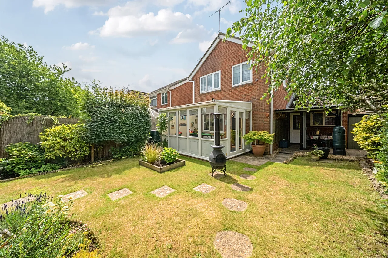 Periwinkle Close, Lindford, GU35, photo 2