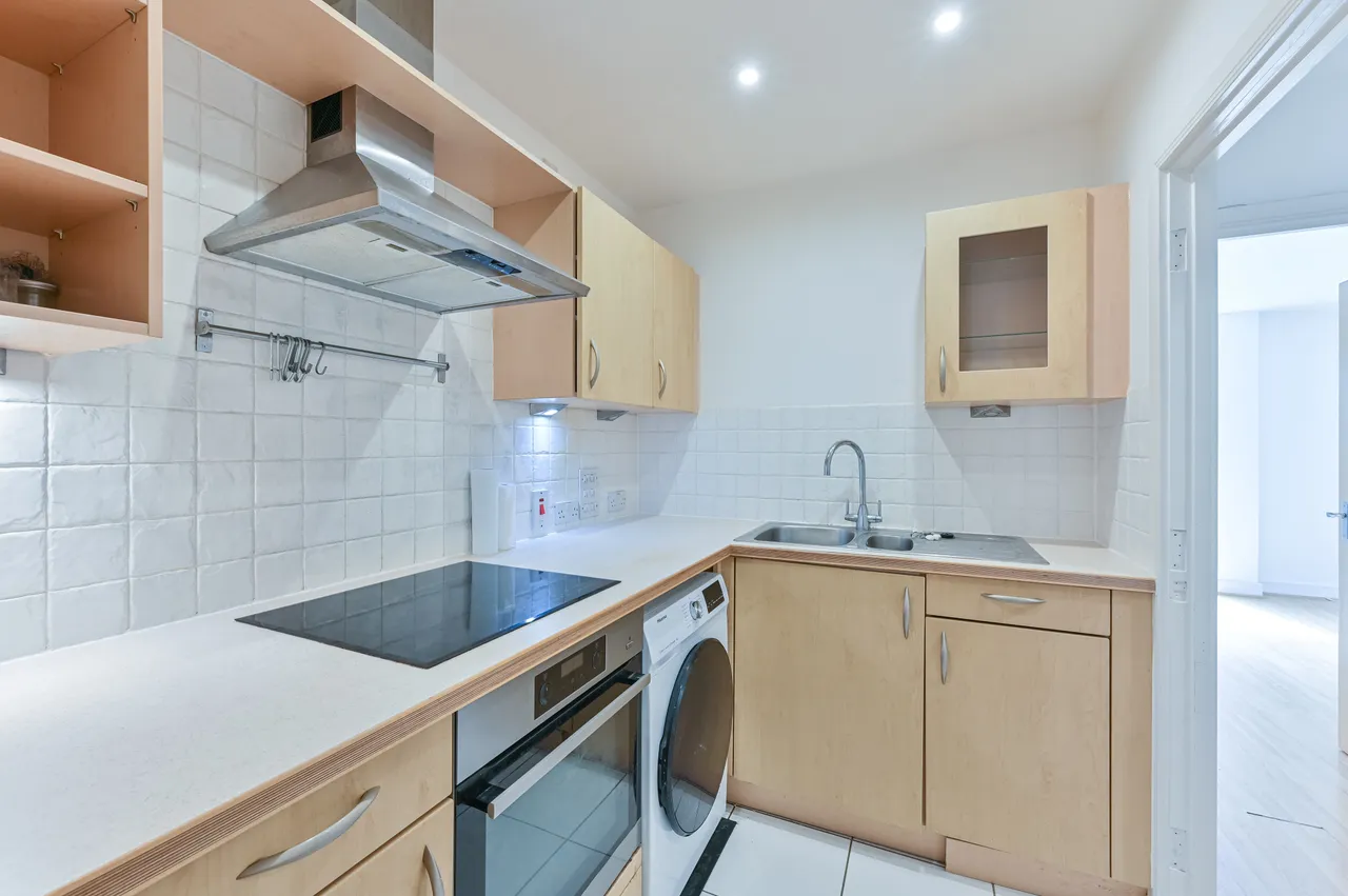 75 Catalpa Court, Hither Green Lane, London, photo 12