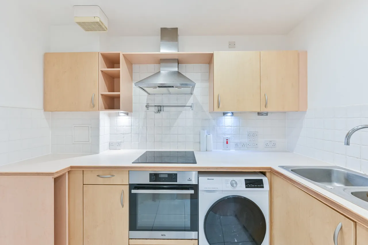 75 Catalpa Court, Hither Green Lane, London, photo 8