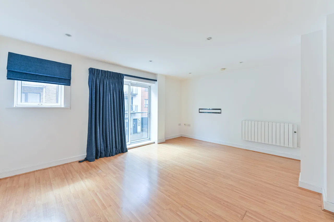 75 Catalpa Court, Hither Green Lane, London, photo 2