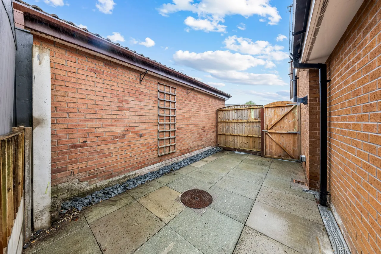 Montrose Close, Fearnhead, Warrington, Warrington, WA2 0SN, photo 13