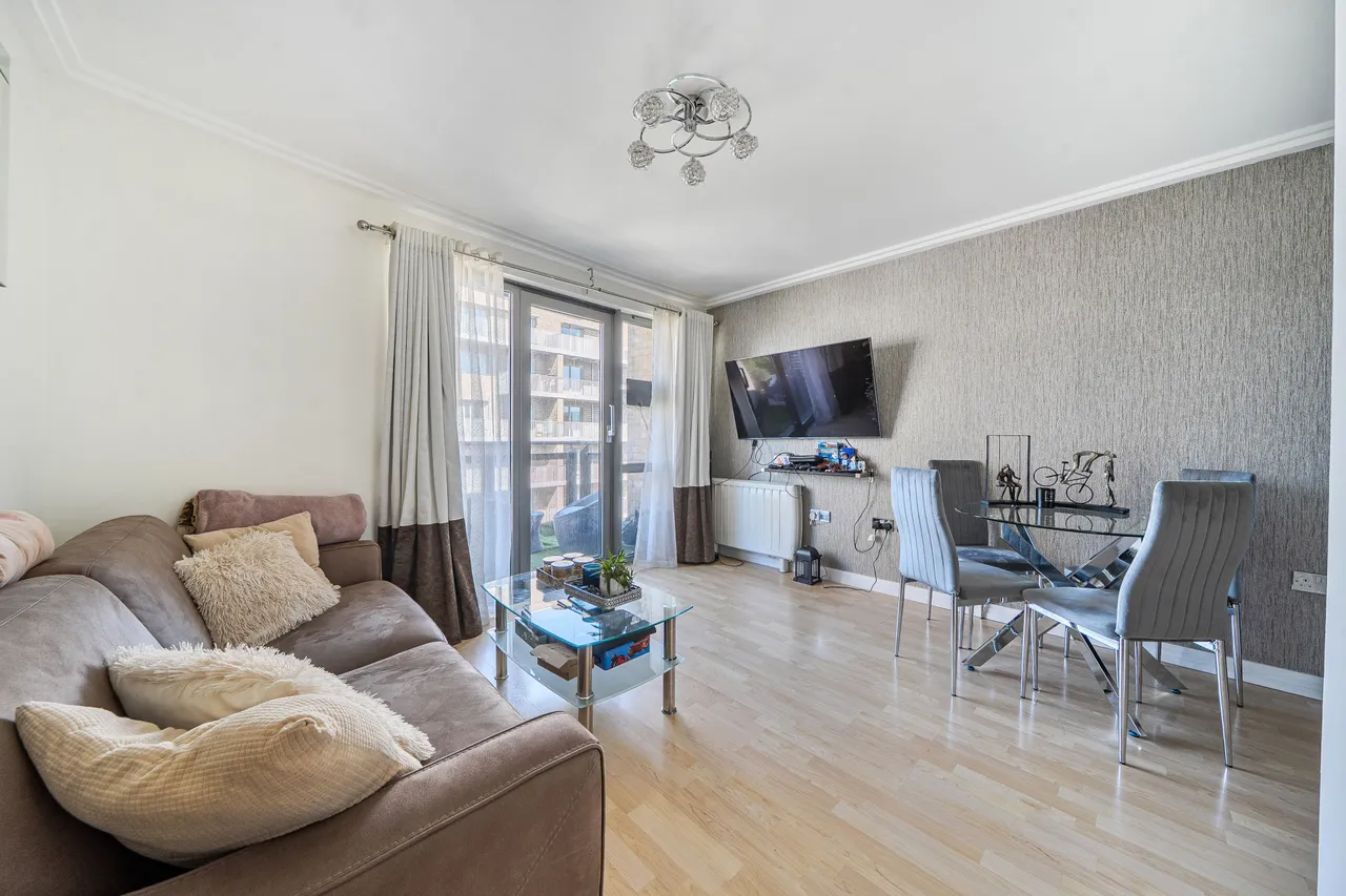 174 Trentham Court, Victoria Road, London, photo 12
