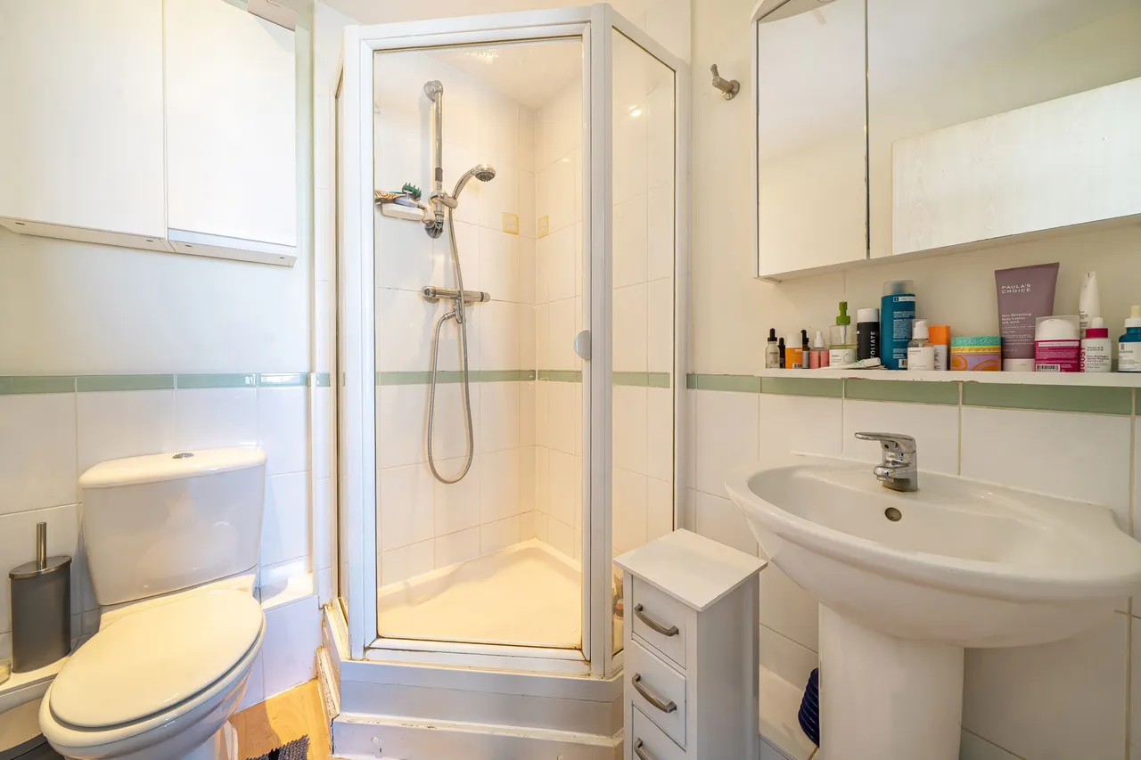 174 Trentham Court, Victoria Road, London, photo 6