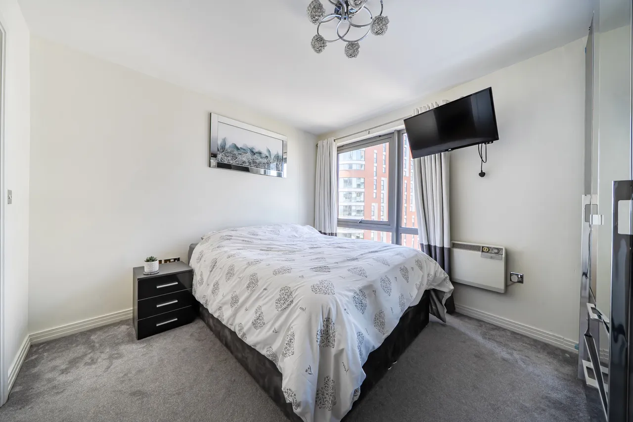 174 Trentham Court, Victoria Road, London, photo 5