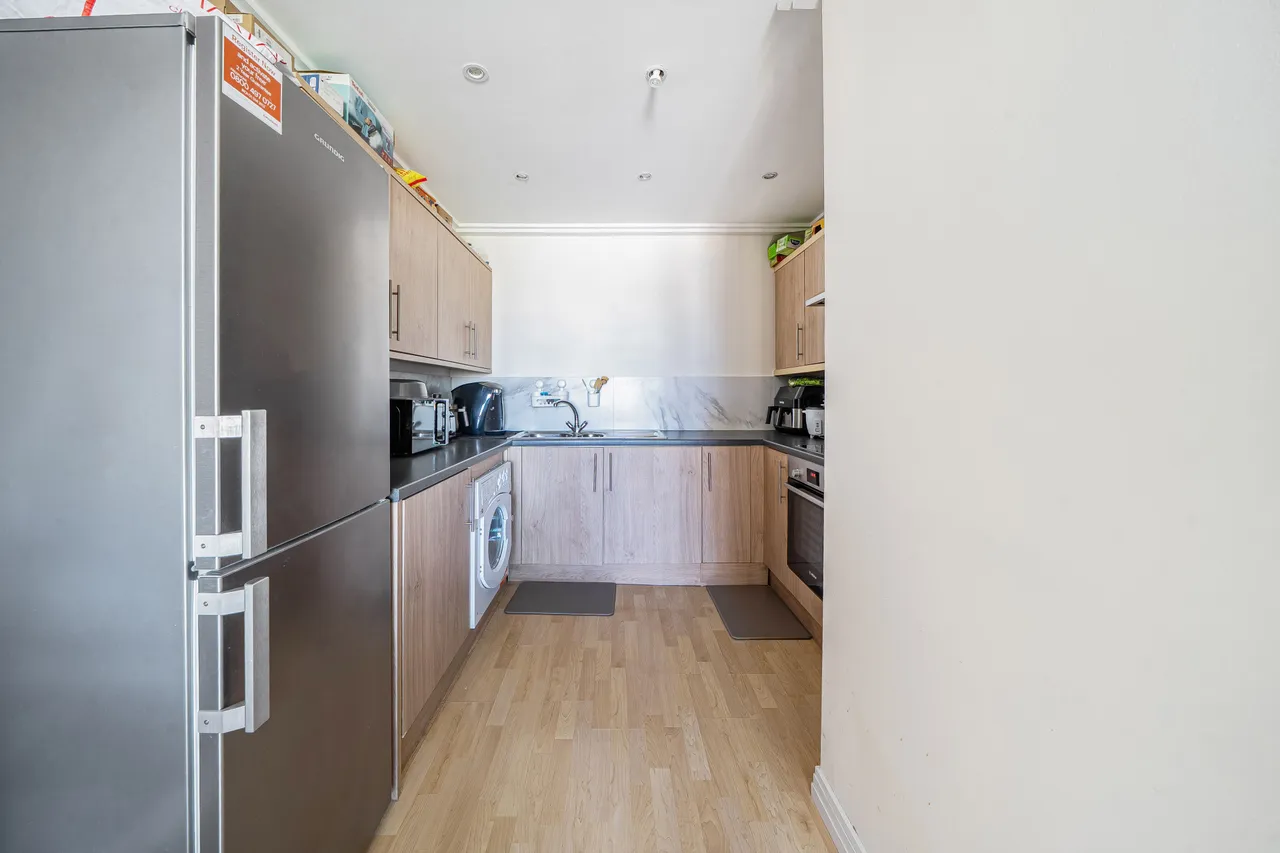 174 Trentham Court, Victoria Road, London, photo 3