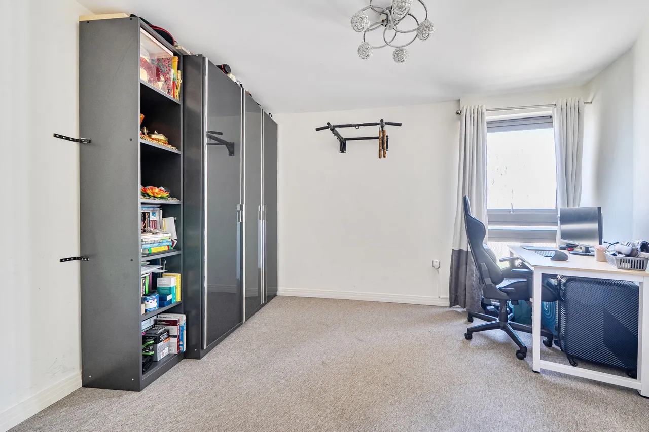 174 Trentham Court, Victoria Road, London, photo 7