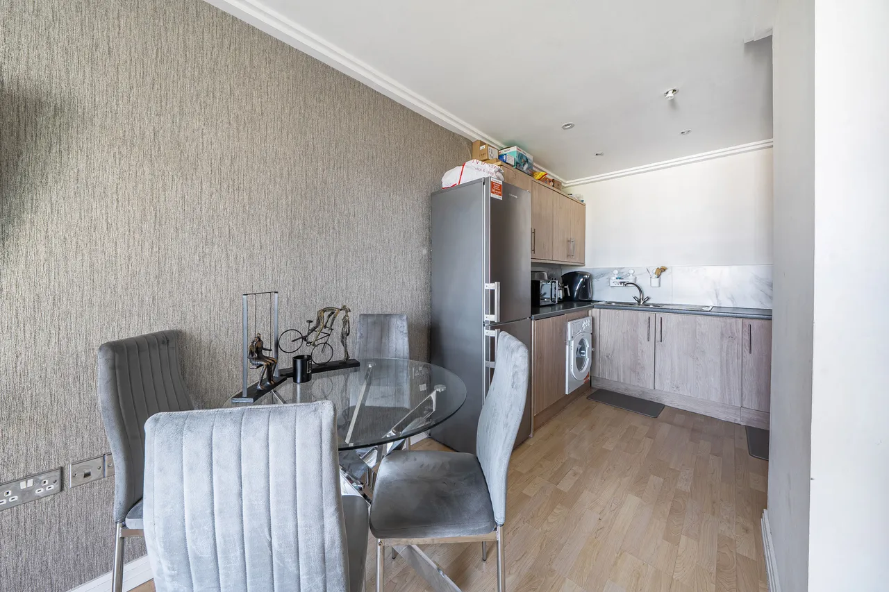 174 Trentham Court, Victoria Road, London, photo 10