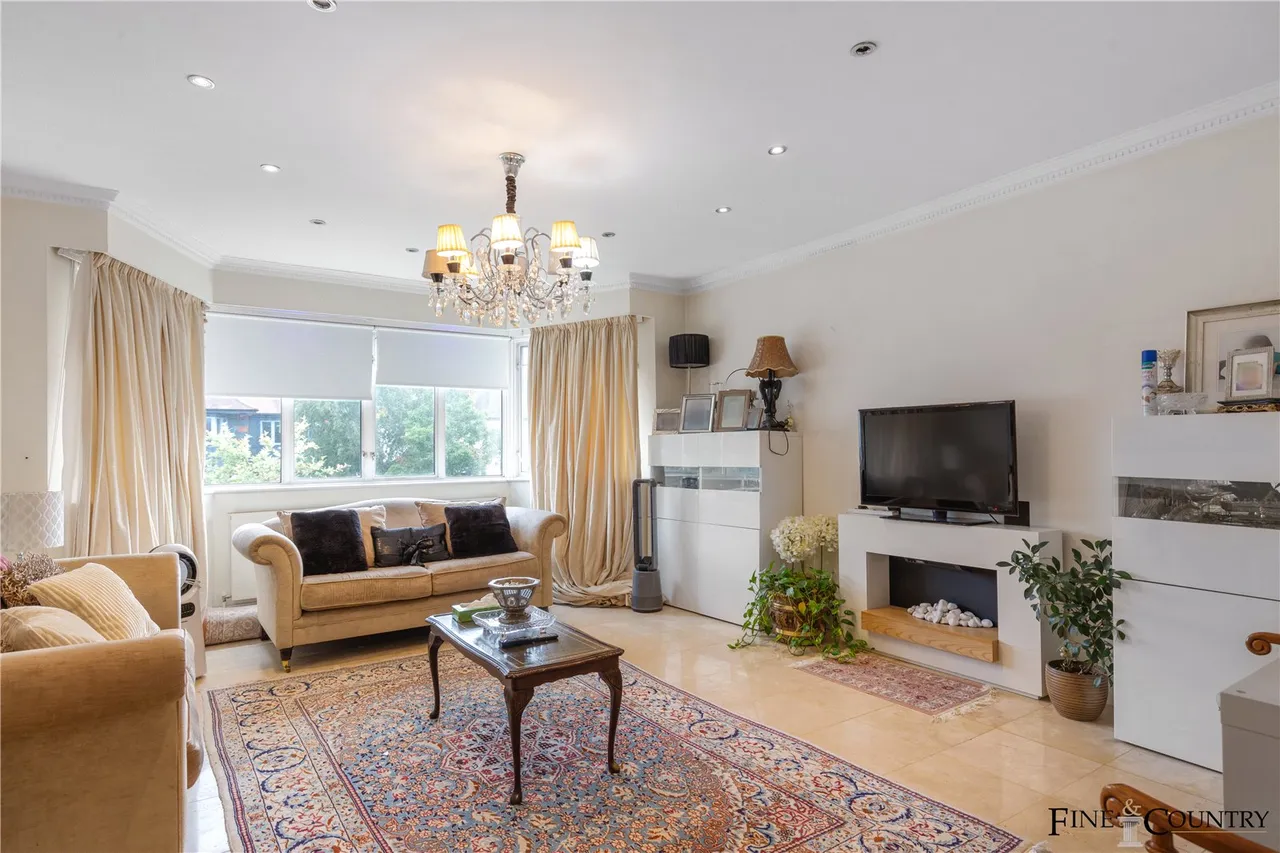 6 bed house for sale, Chatsworth Road, London