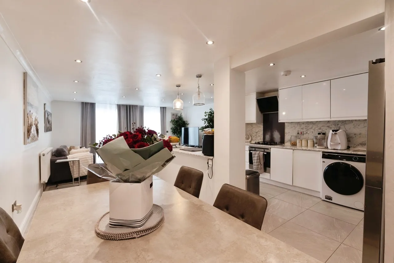 6 bed house for sale — Long Riding, Basildon, Essex, SS14