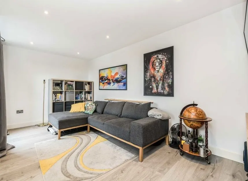 Curzon Crescent, London, NW10, photo 6