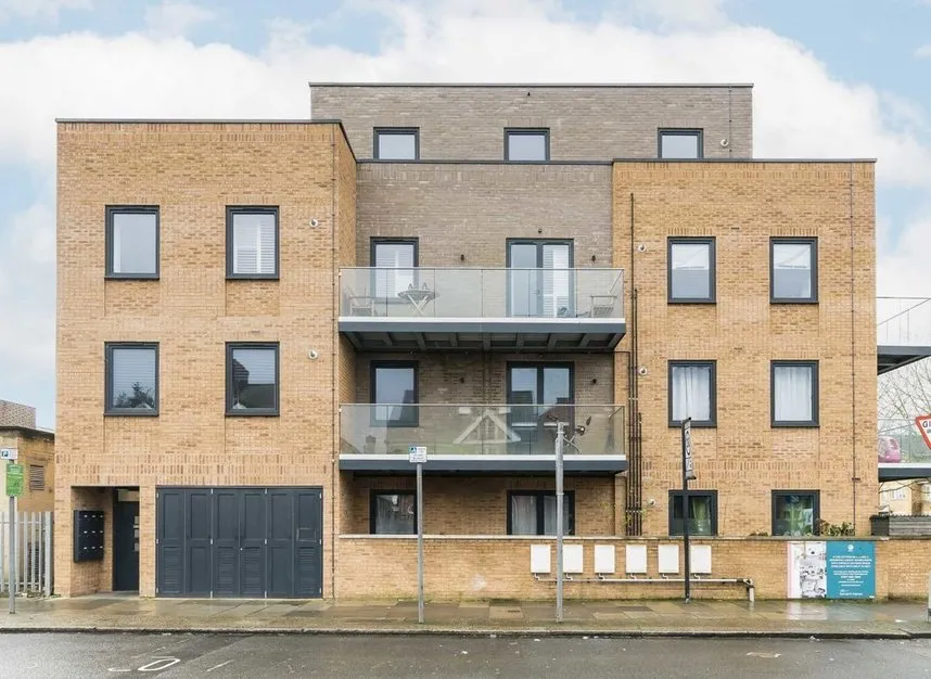 1 bed flat to rent — Curzon Crescent, London, NW10