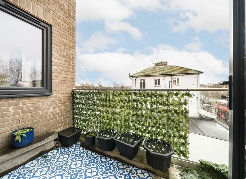 Curzon Crescent, London, NW10, photo 4