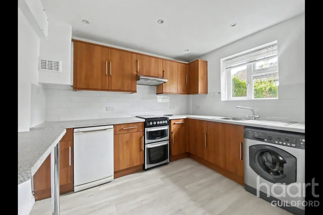 Foxburrows Avenue, Guildford, GU2, photo 3