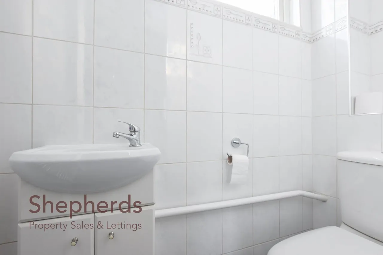 High Road, Broxbourne, EN10, photo 17
