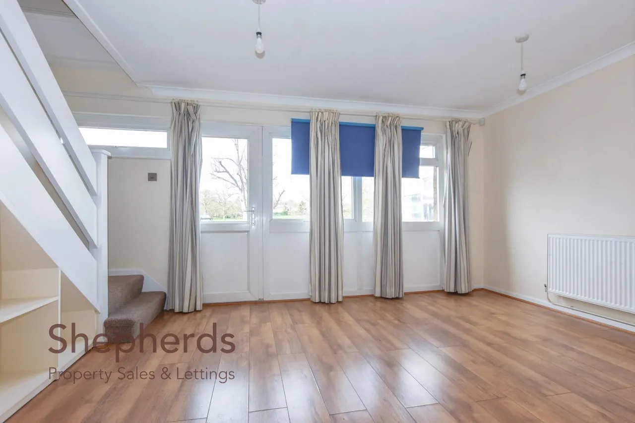 High Road, Broxbourne, EN10, photo 2