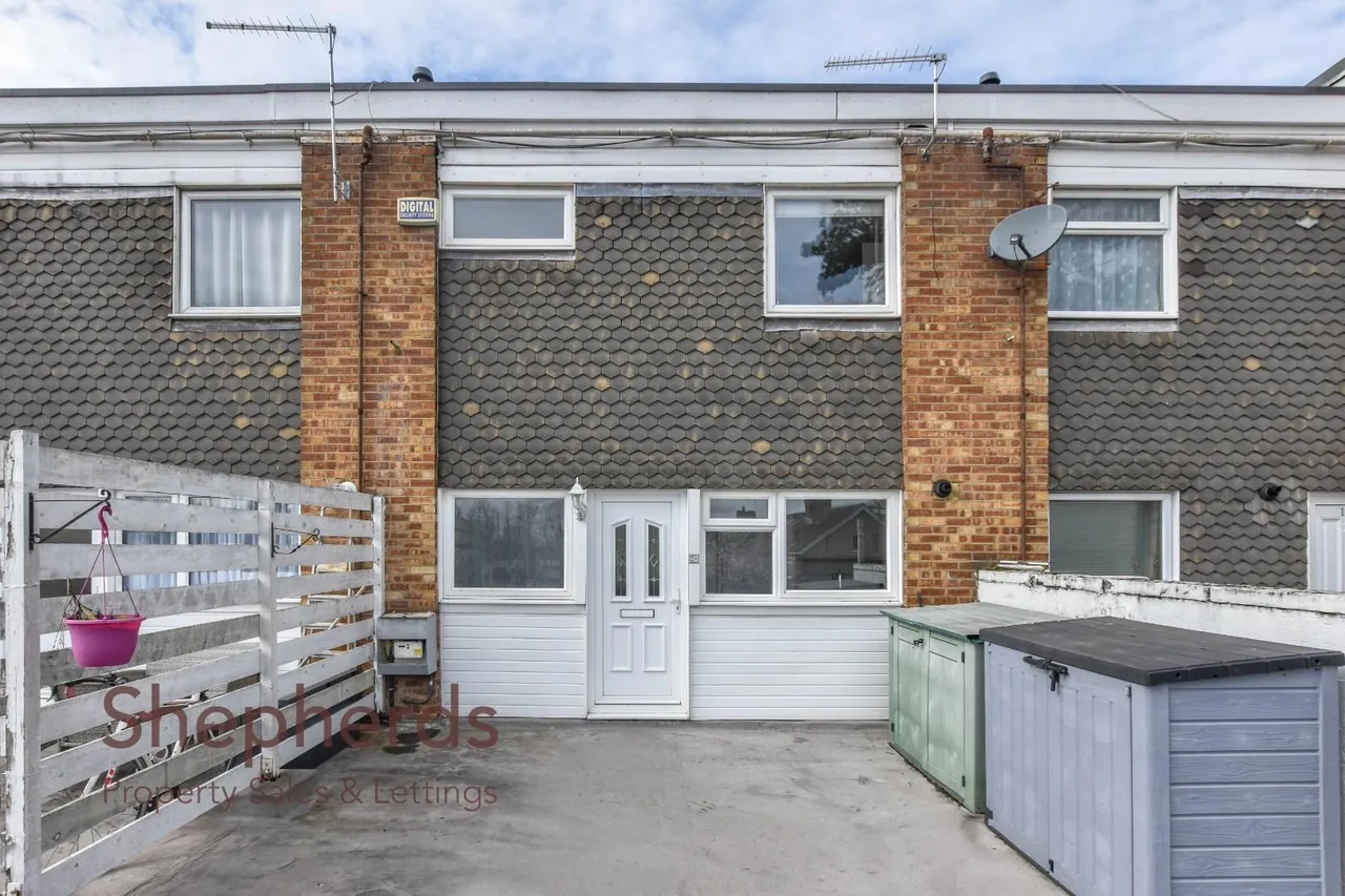 2 bed flat for sale, High Road, Broxbourne, EN10