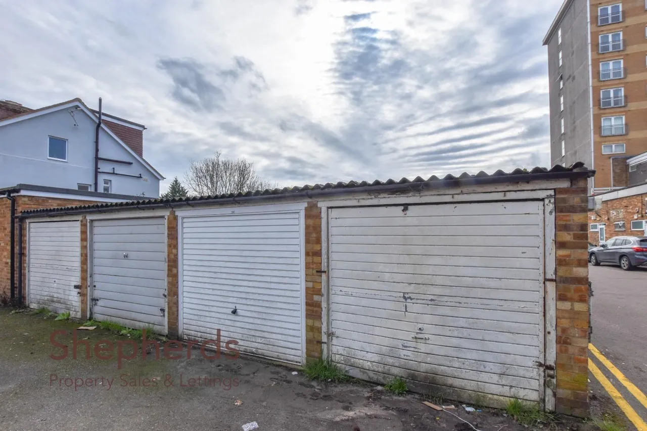 High Road, Broxbourne, EN10, photo 14