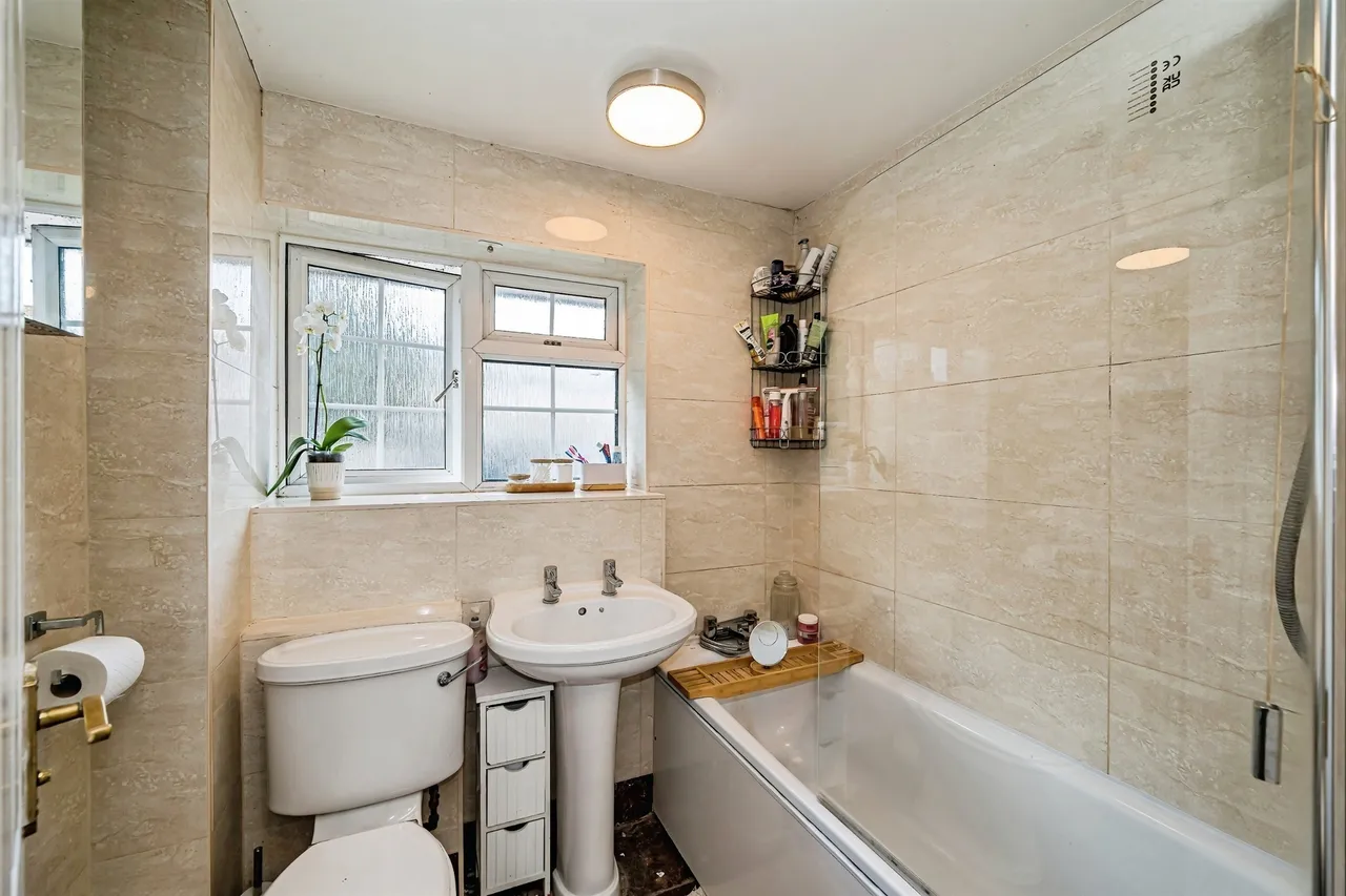 Lynch Hill Lane, Slough, SL2, photo 11