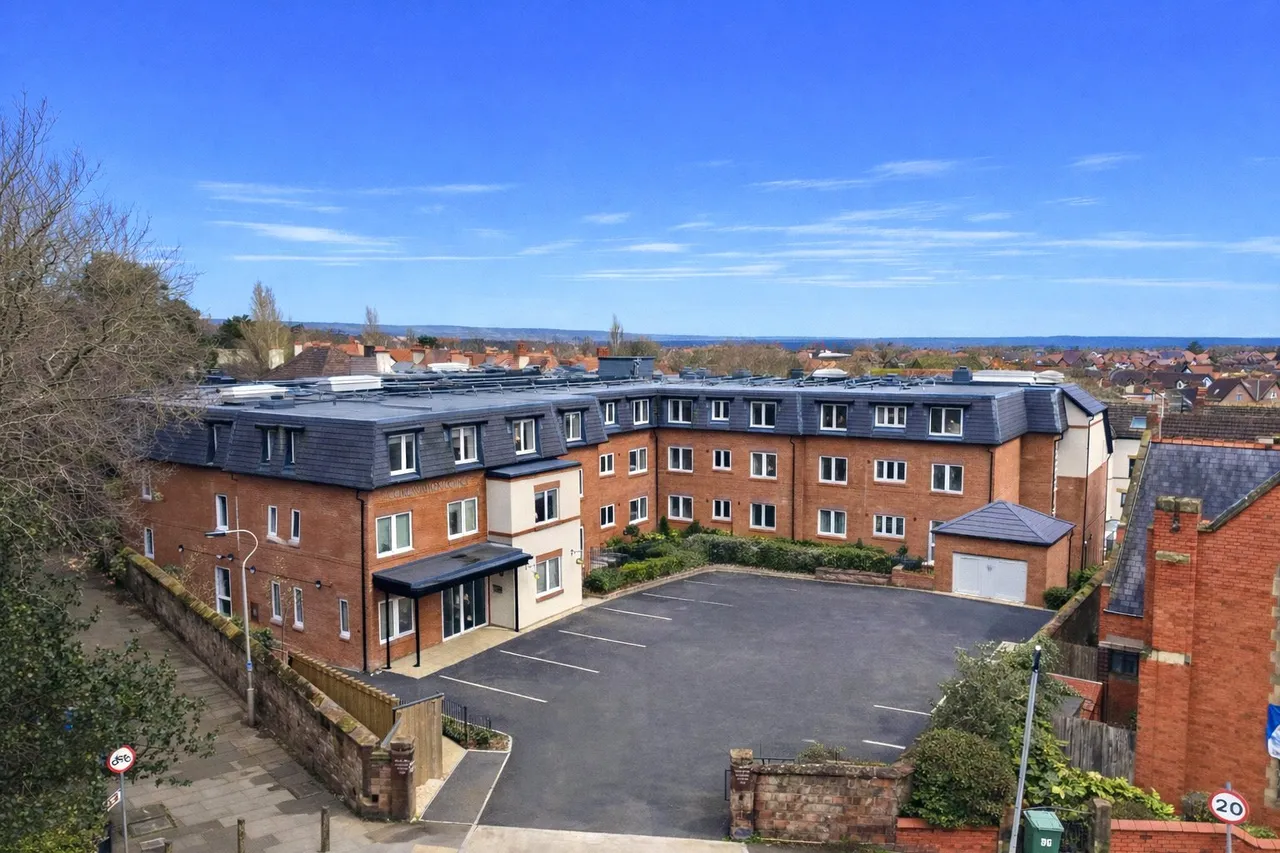 2 bed flat to rent, Grange Road, West Kirby, CH48