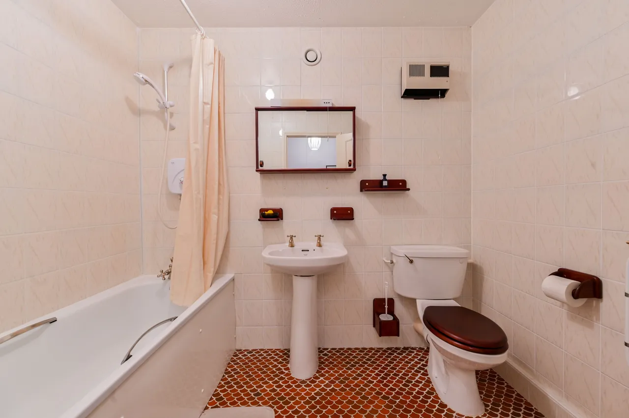 72 Eagle Heights, 8 Bramlands Close, London, photo 6
