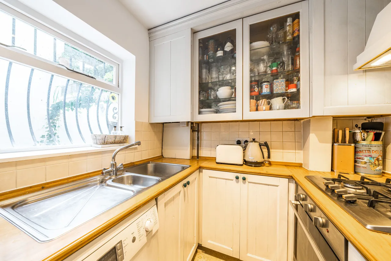 Basement Flat, 93 Camden Street, London, photo 2