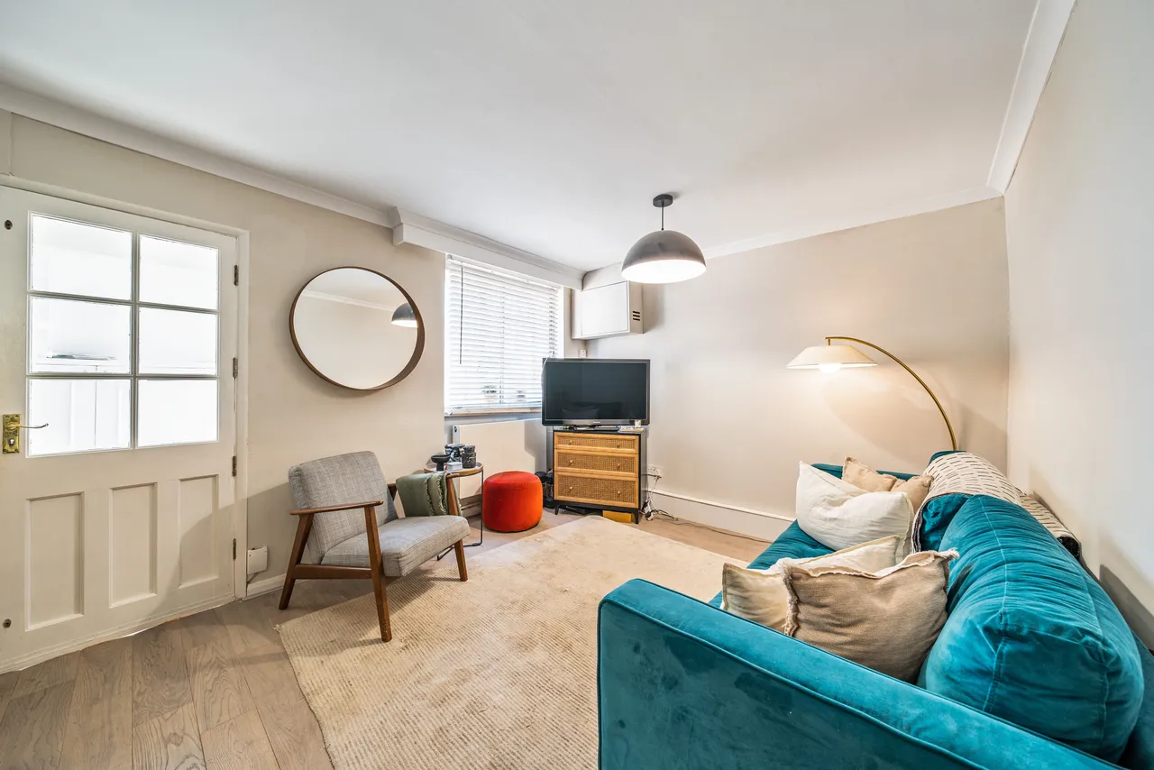1 bed flat for sale — Basement Flat, 93 Camden Street, London
