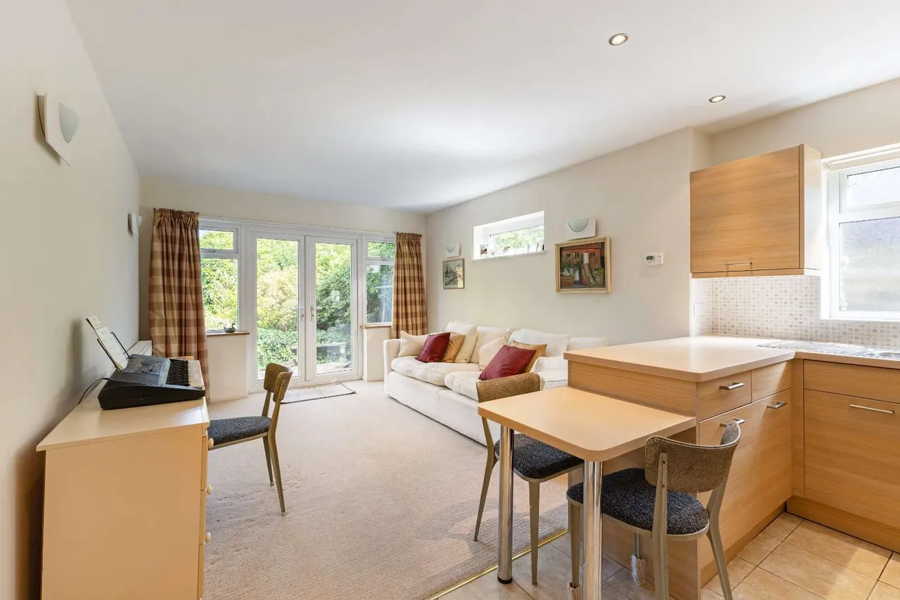 Heathway, East Horsley, KT24, photo 8