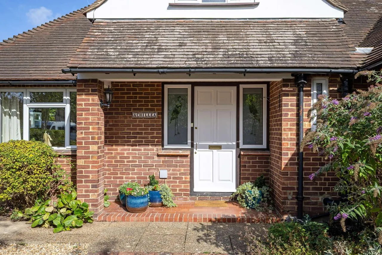 Heathway, East Horsley, KT24, photo 3