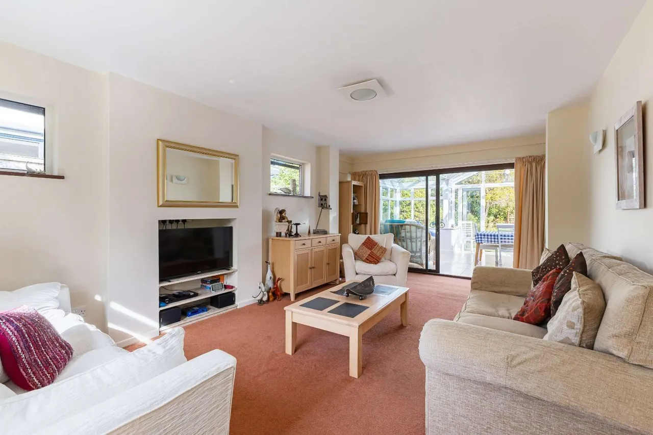 Heathway, East Horsley, KT24, photo 6