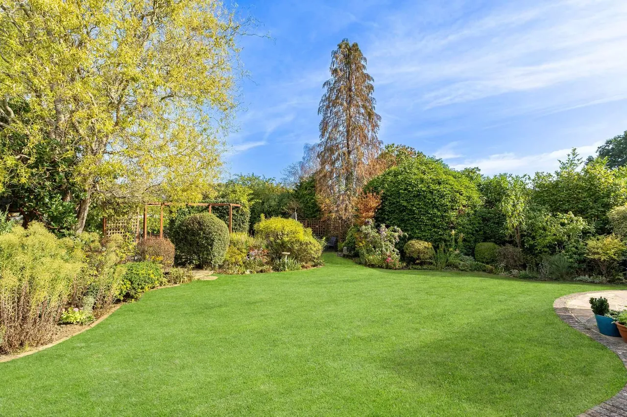Heathway, East Horsley, KT24, photo 14