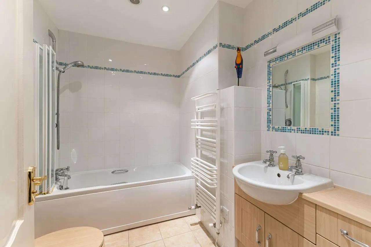 Heathway, East Horsley, KT24, photo 12