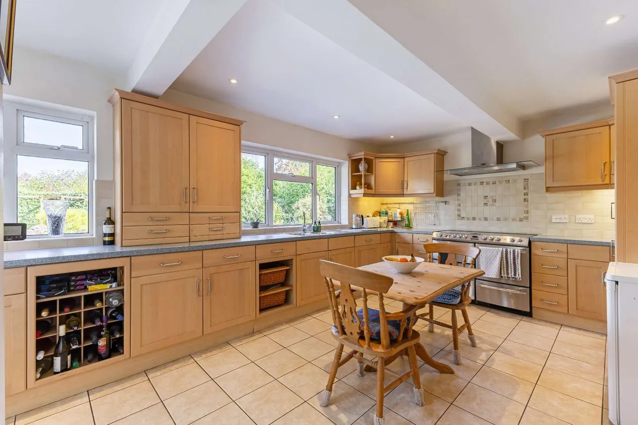 Heathway, East Horsley, KT24, photo 4