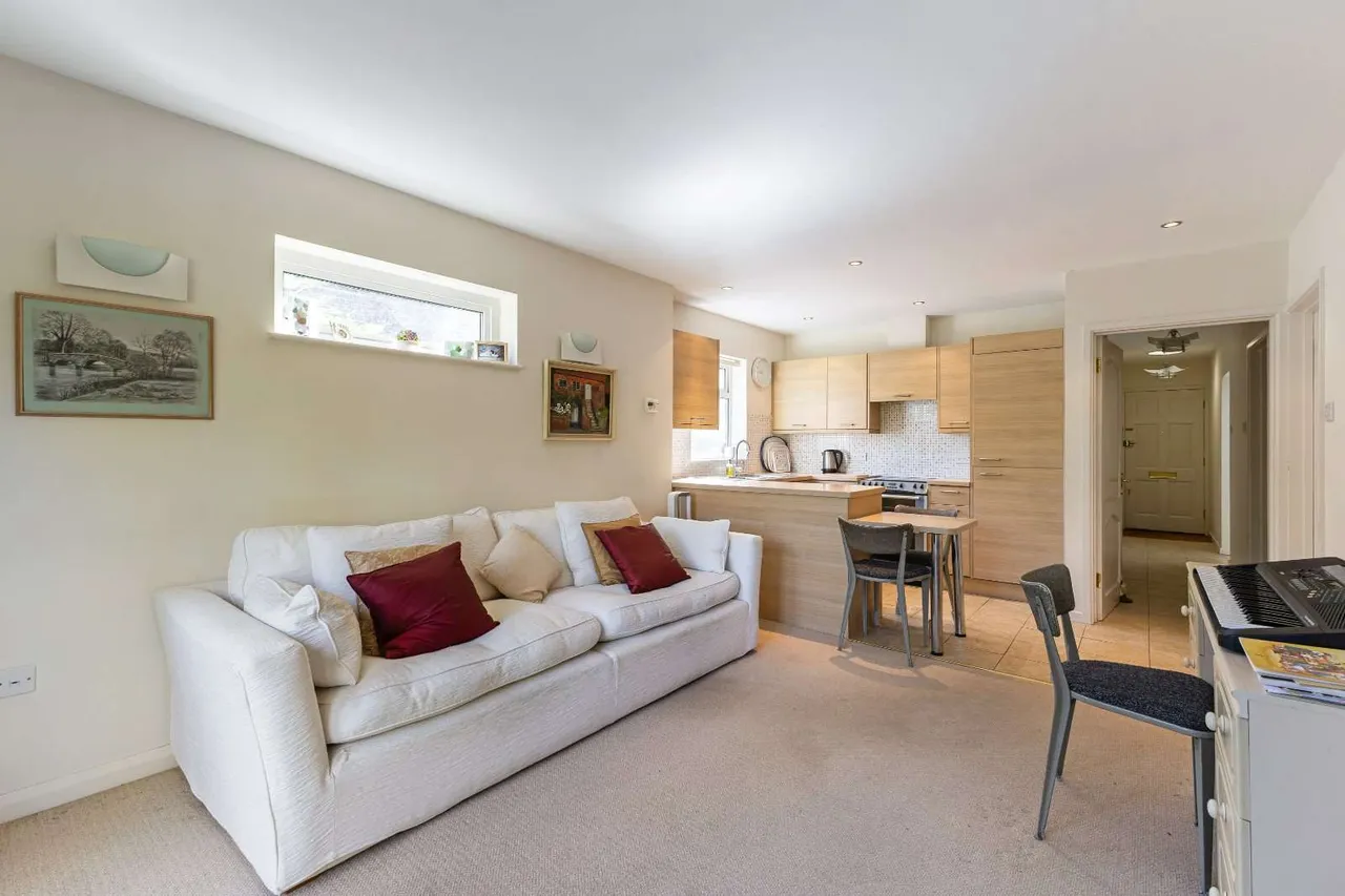 Heathway, East Horsley, KT24, photo 9