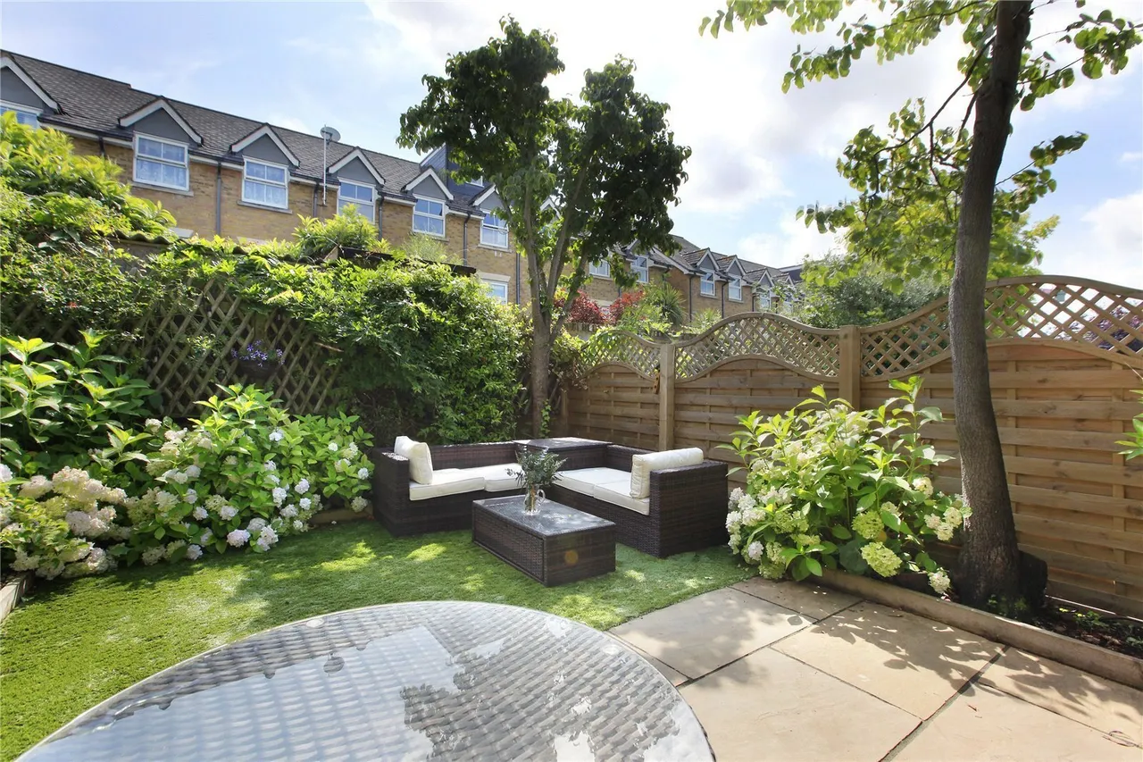 2 bed house to rent, St Catherine's Close, Wandsworth Common, SW17