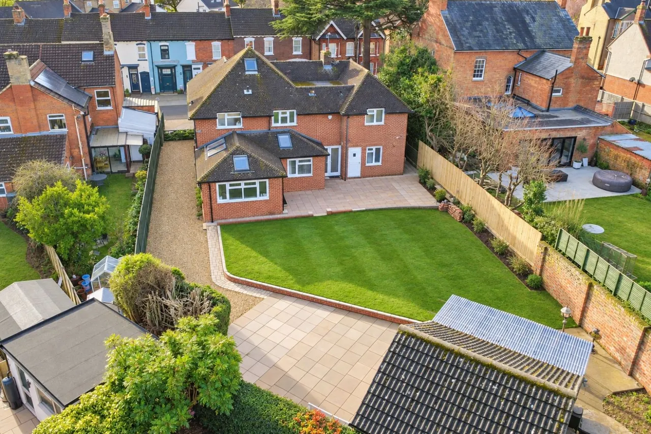 4 bed house for sale, Wing Road, Linslade, LU7