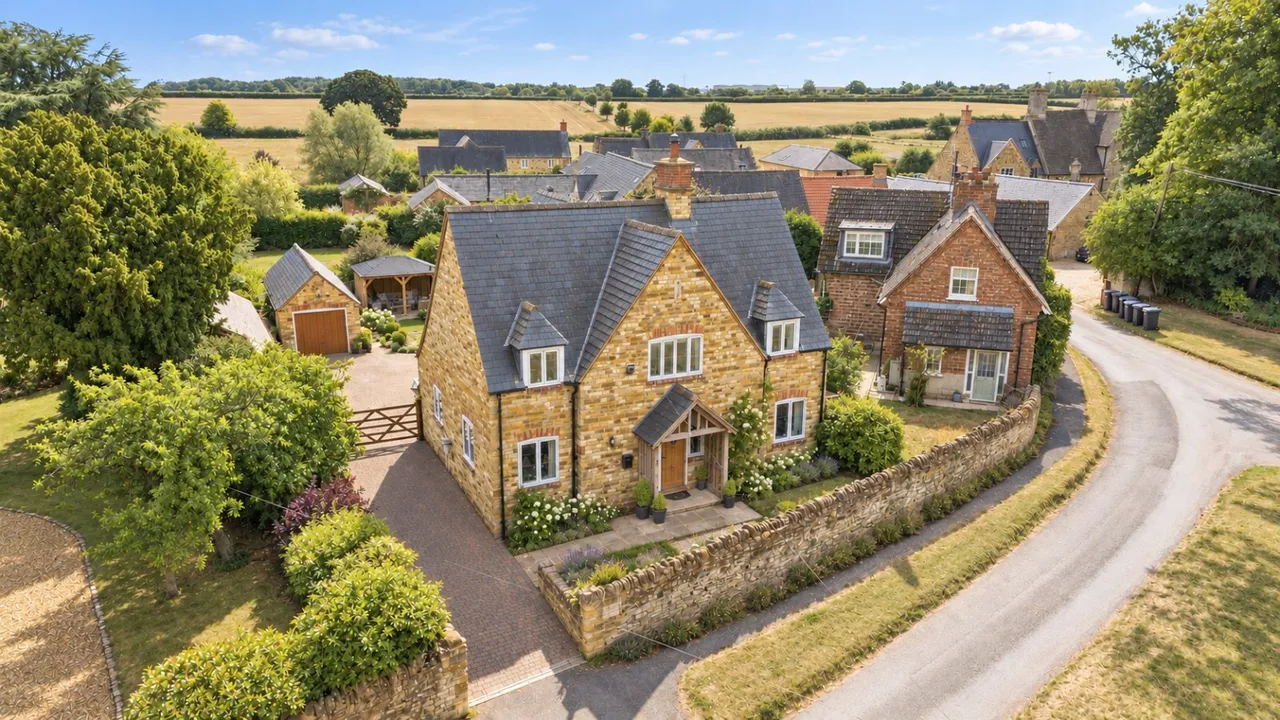 4 bed property for sale, Hardwick Village, Hardwick, NN9