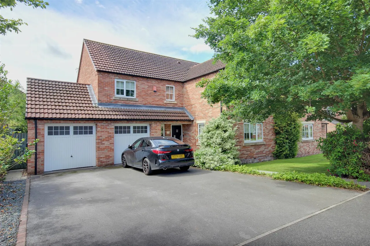 4 bed house for sale — Scholars Drive, Hull