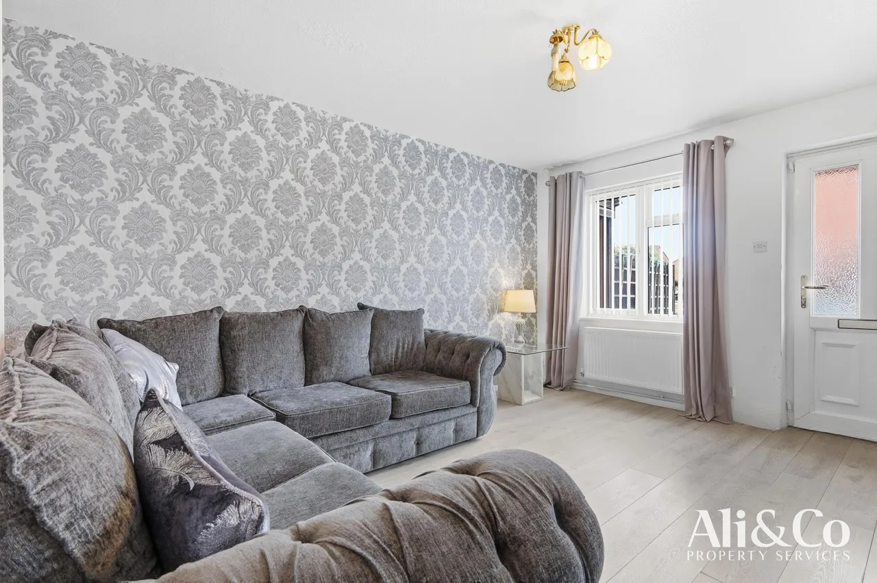 Shaw Crescent, Tilbury, Essex, RM18 8HY, photo 4