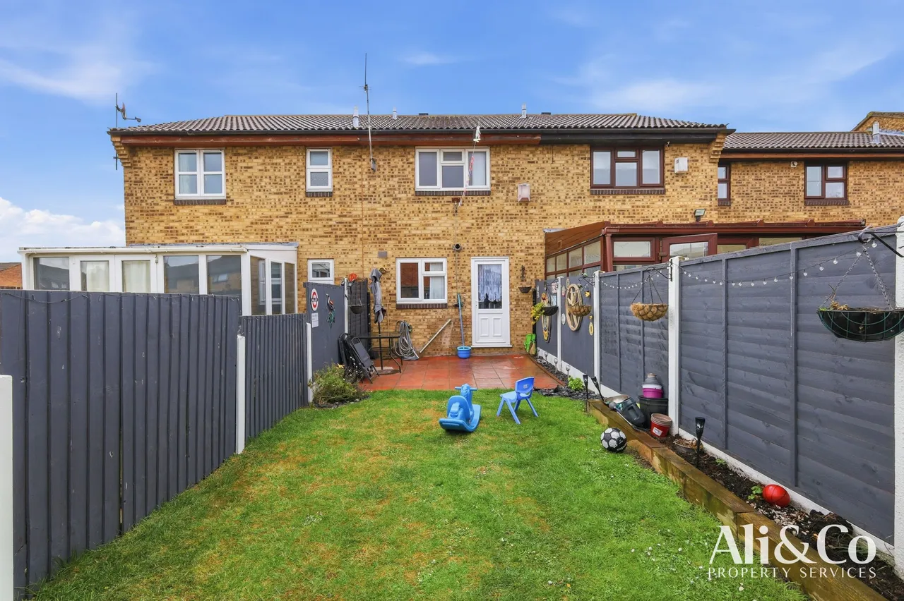 Shaw Crescent, Tilbury, Essex, RM18 8HY, photo 16