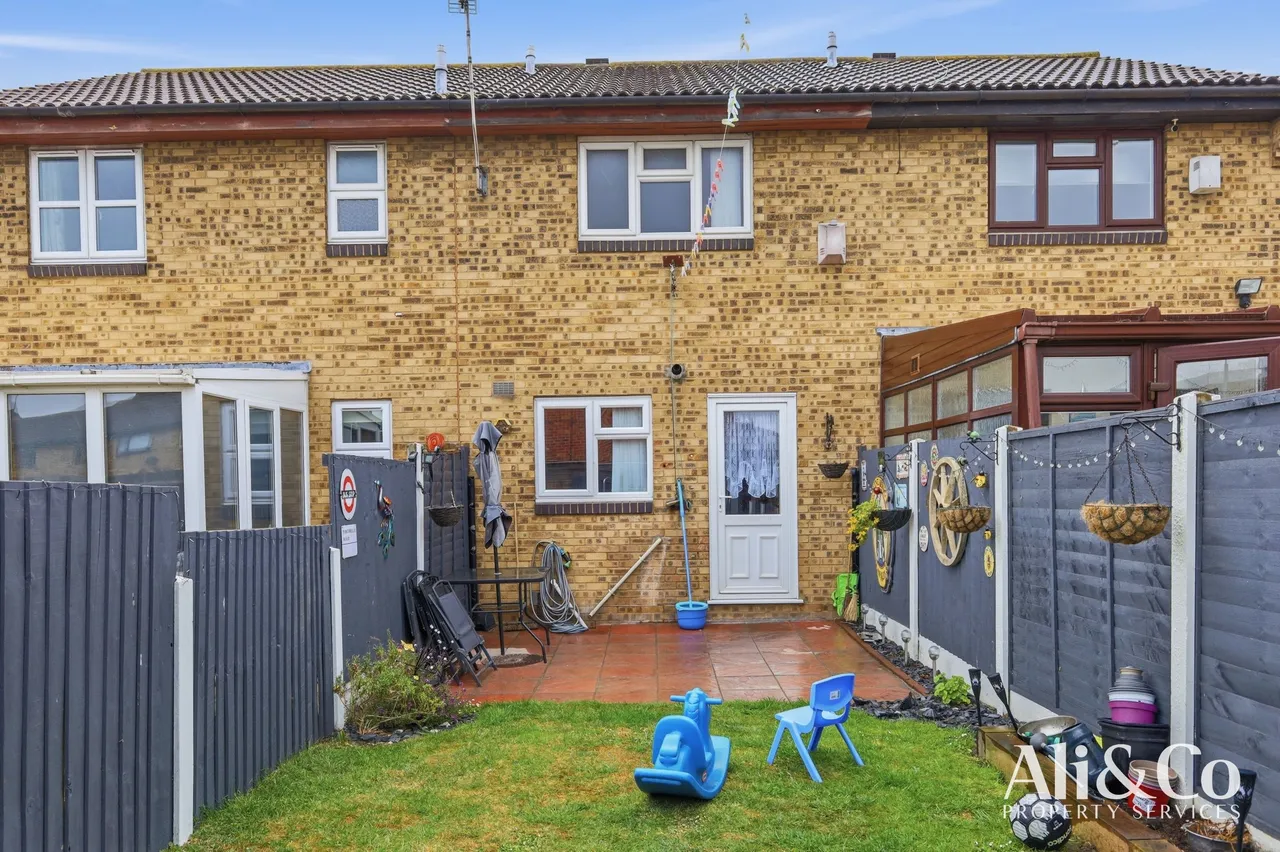 Shaw Crescent, Tilbury, Essex, RM18 8HY, photo 17