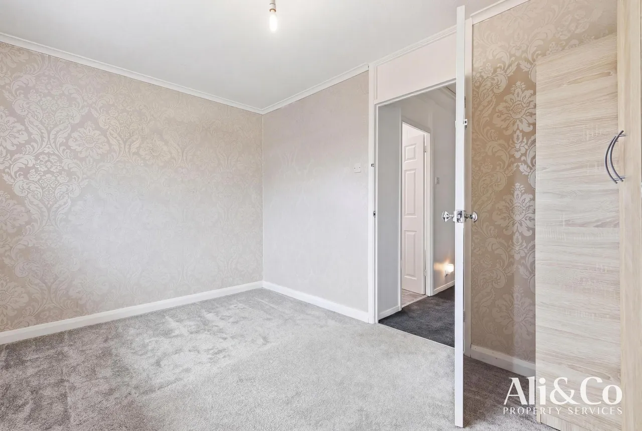Shaw Crescent, Tilbury, Essex, RM18 8HY, photo 11