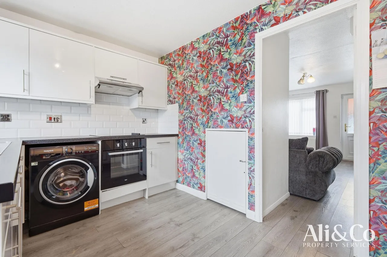 Shaw Crescent, Tilbury, Essex, RM18 8HY, photo 3