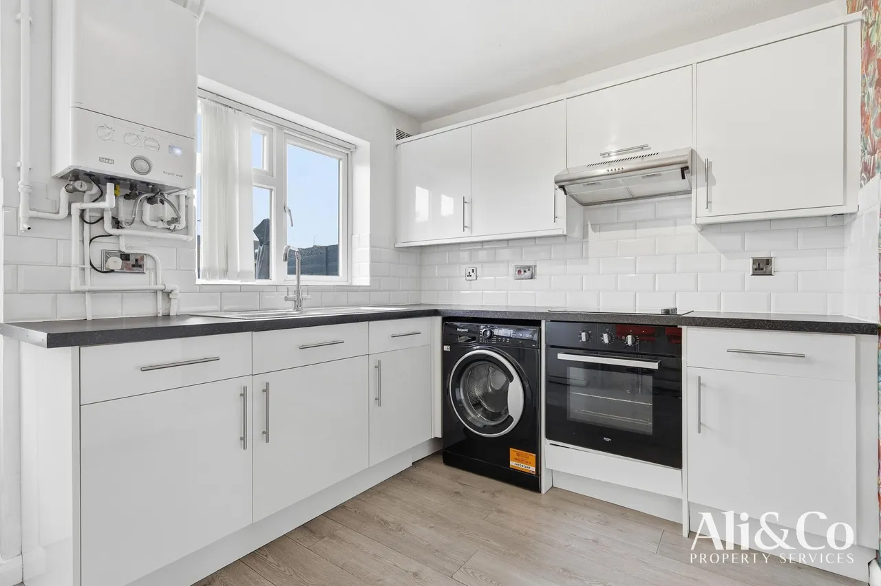 Shaw Crescent, Tilbury, Essex, RM18 8HY, photo 6