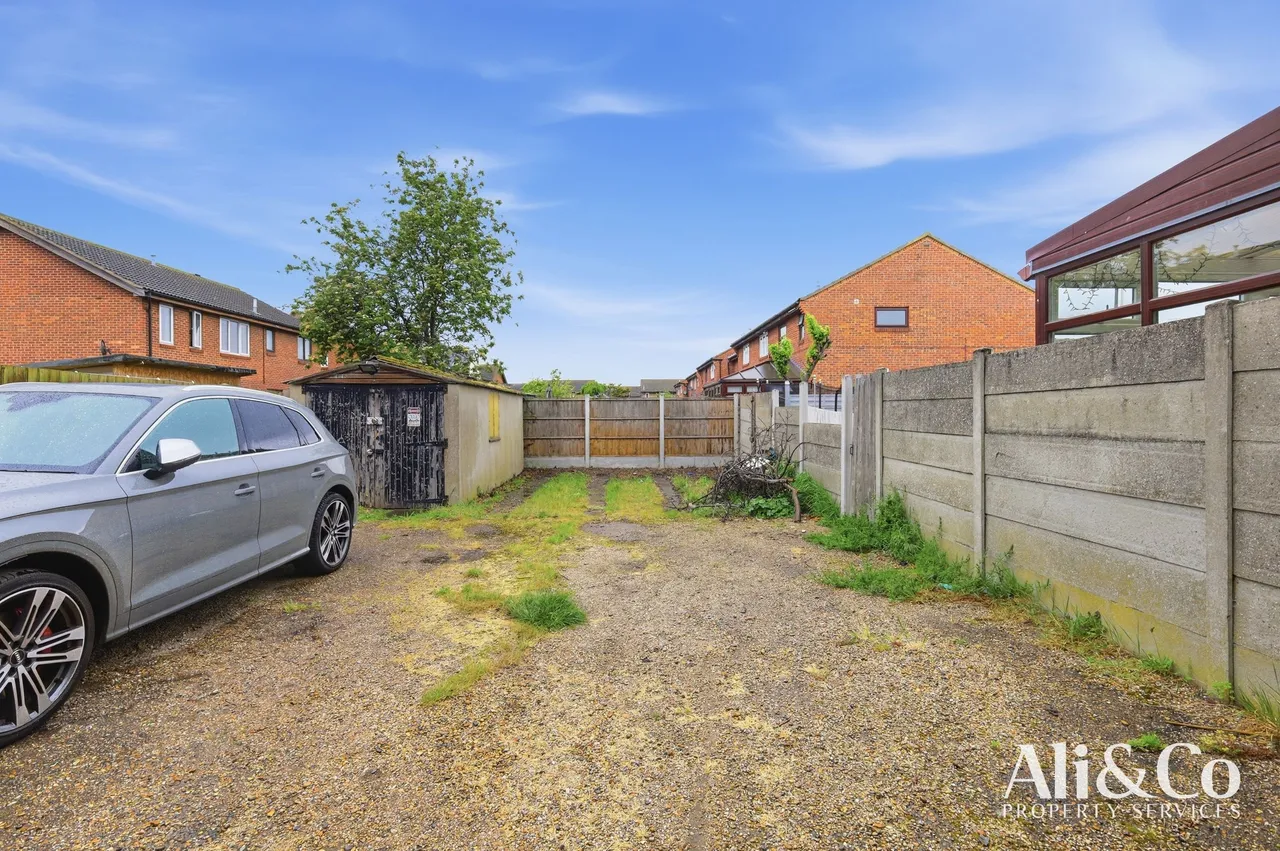 Shaw Crescent, Tilbury, Essex, RM18 8HY, photo 19